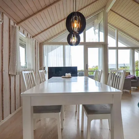 Nice In Glesborg With House Sea View Ferienhaus