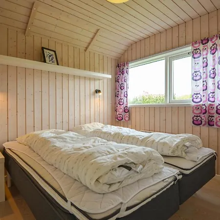 Nice In Glesborg With House Sea View Ferienhaus Bønnerup Strand