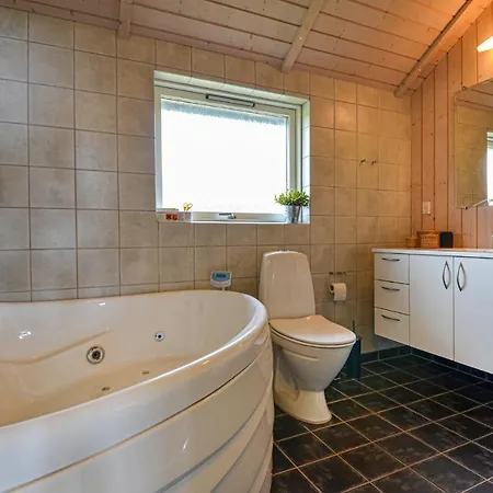 Nice In Glesborg With House Sea View Ferienhaus *